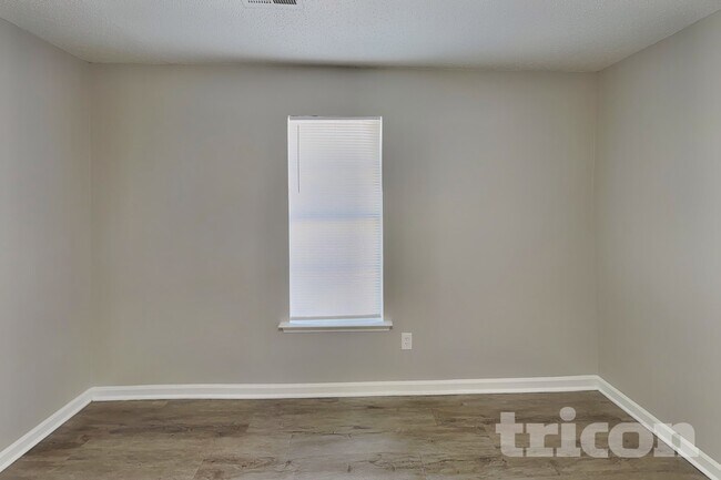 Foto del edificio - 7112 Windsong Way
