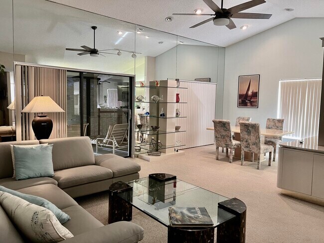 Foto del edificio - 10678 Ocean Palm Way