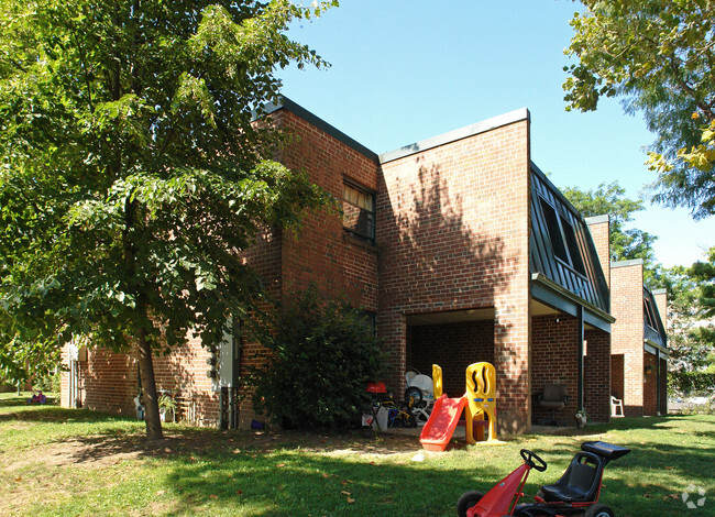 Building Photo - Sheldon Oak II Coop