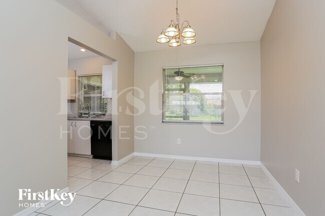 Building Photo - 2514 SW Monterrey Ln