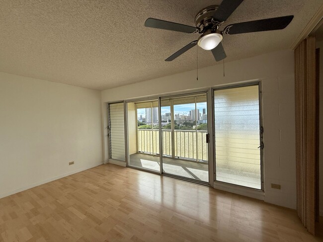 Building Photo - Makiki Colony - 1 Bedroom, 1 Bath, 1 parki...