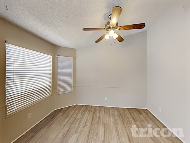 Foto del edificio - 528 Dutchman Ave