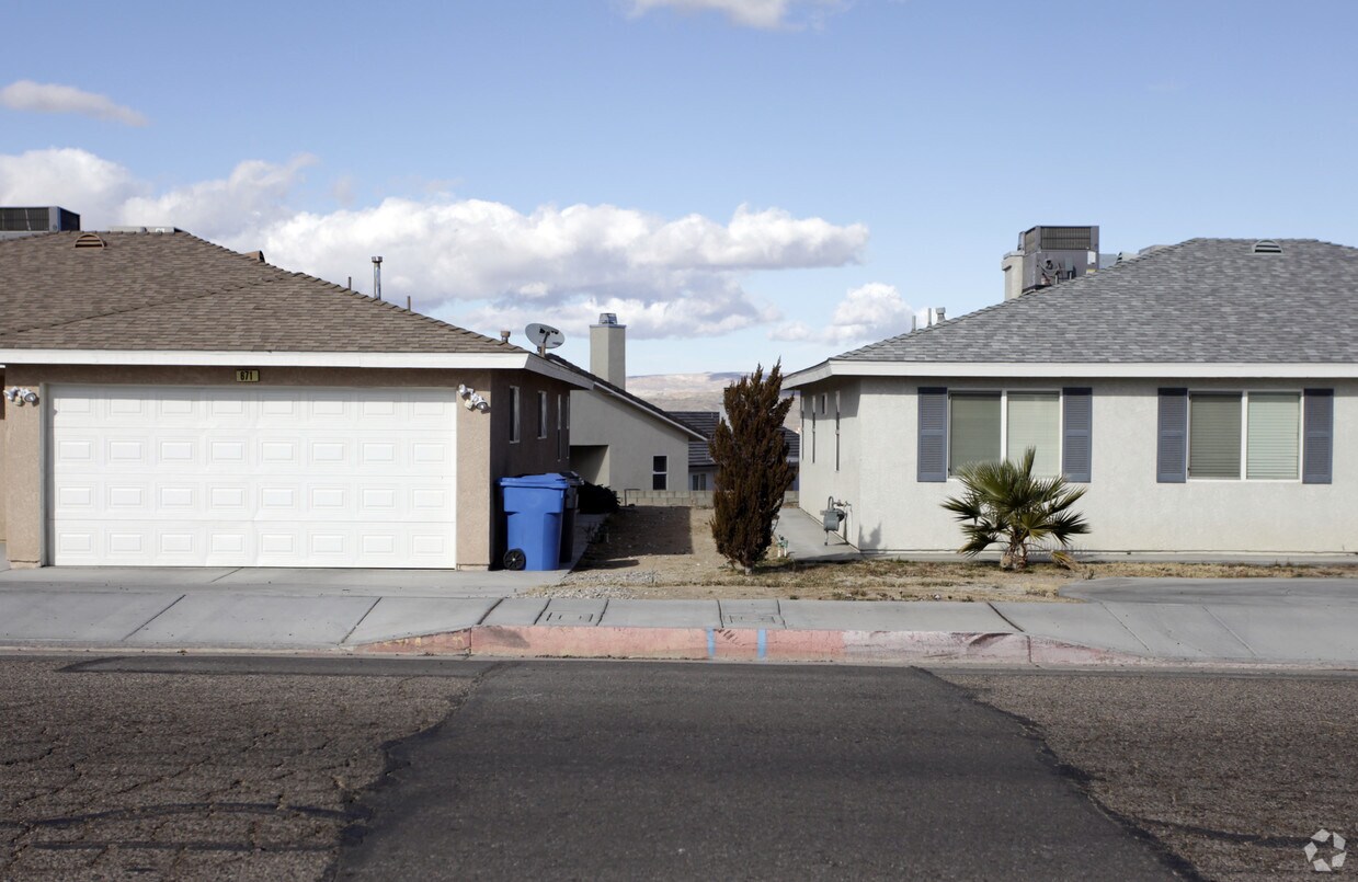 Building Photo - 671 Rimrock Rd