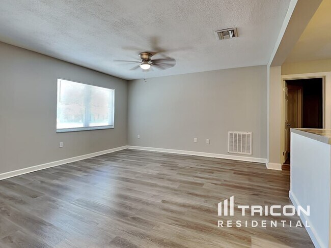 Foto del edificio - 105 Ravenway Dr