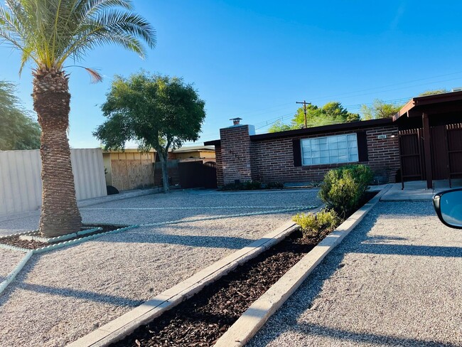 Building Photo - Charming Burnt Adobe Home in Tierra Del Sol