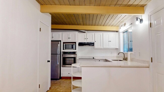 Building Photo - Available April 1 in Richmond Highlands