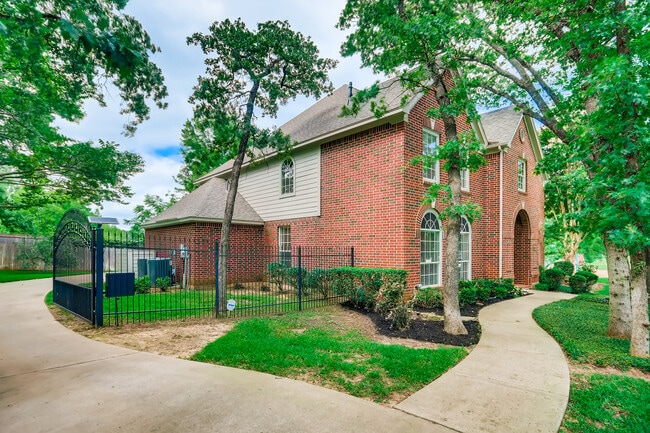 Building Photo - 644 Trailhead Dr