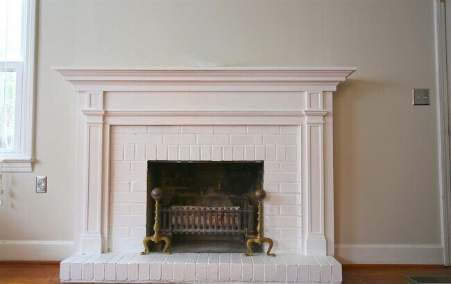 Foto del edificio - 903 Highland Rd
