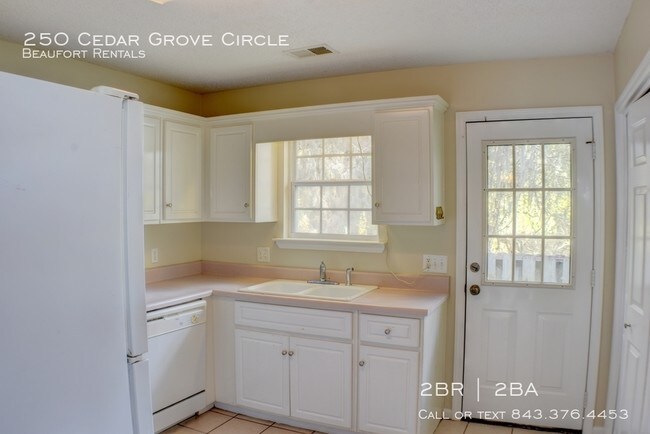 Building Photo - 250 Cedar Grove Circle