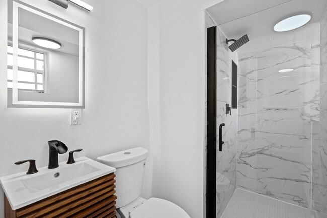 Building Photo - 1607 Hayes St