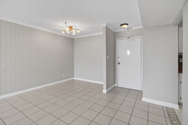 Foto del edificio - Stunning Condo With Bay Views!