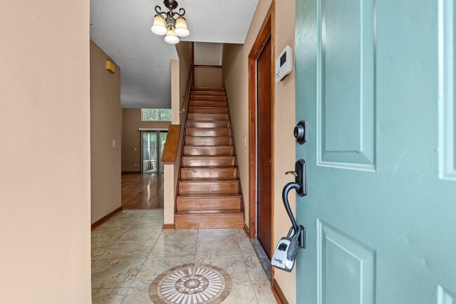 Building Photo - Southside 3 bedroom, 2.5 bathroom Townhome...