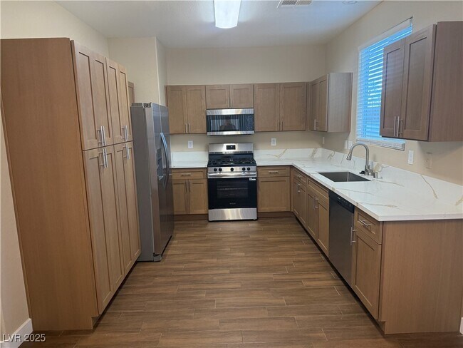 Building Photo - 7709 Park Village Pl