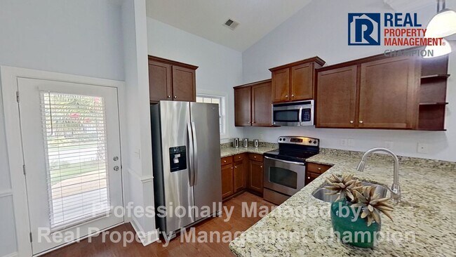 Foto del edificio - End Unit Townhome on One Level