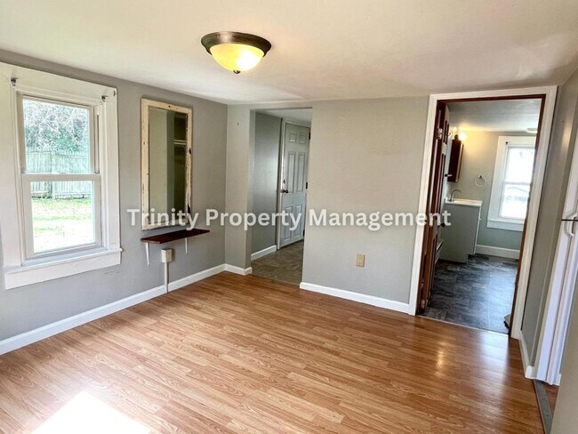Foto del edificio - 421 1/2 Buckhannon Ave