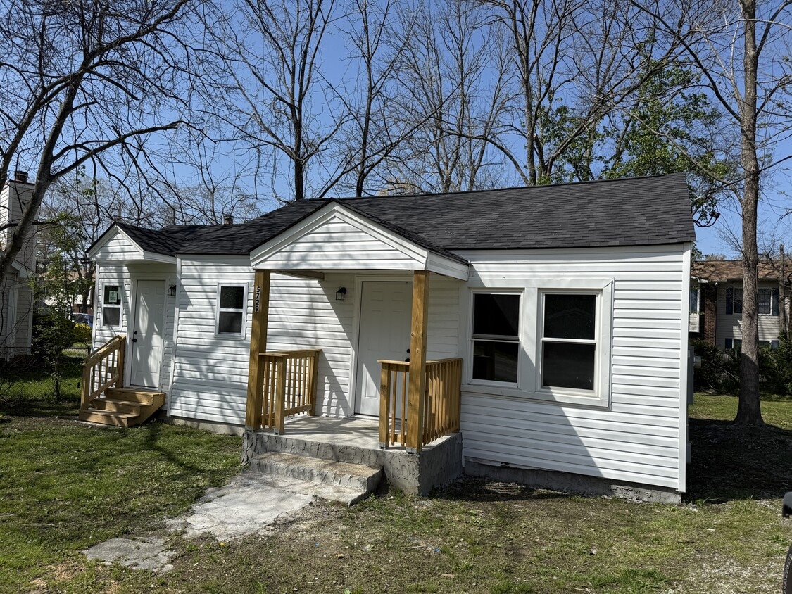 Primary Photo - 5729 E State Line Rd