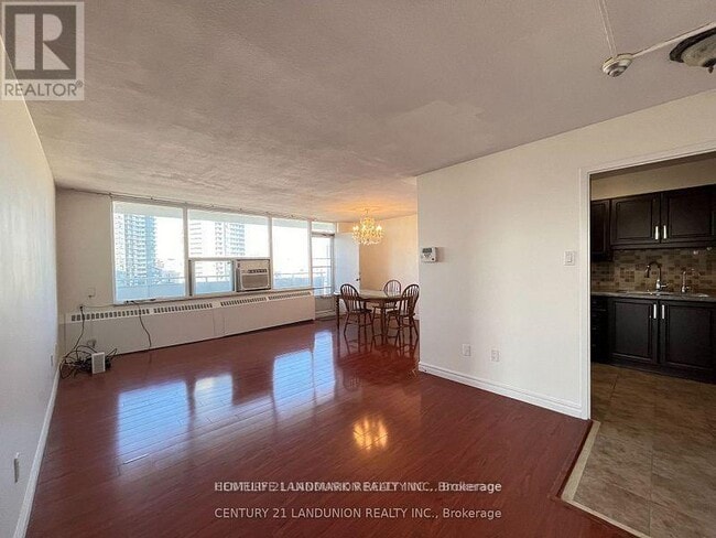 Photo du bâtiment - 10 Parkway Forest Dr