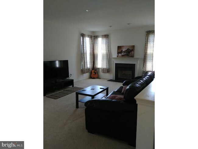 Foto del edificio - 121 Greens Branch Ln