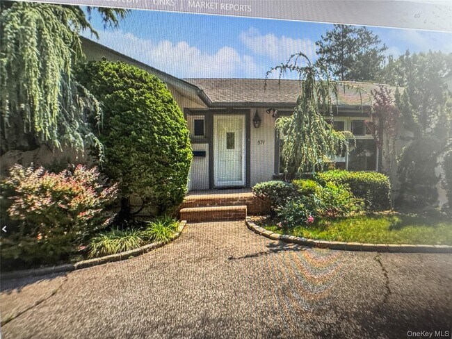 Foto del edificio - 571 Richmond Rd