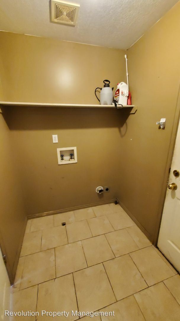 Foto del edificio - 6 br, 2 bath House - 2297 West 1700 South