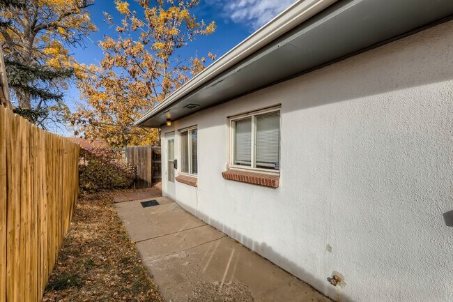 Foto del edificio - Cozy One Bedroom Condo in Westminster