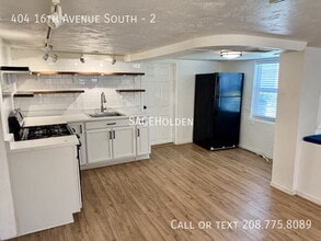 Building Photo - 404 16th Ave S