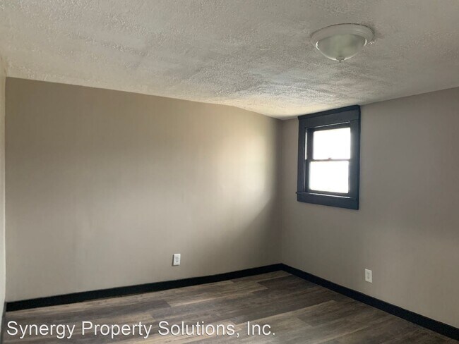 Building Photo - 5 br, 2 bath House - Big 4 bed 2 bath Rent...