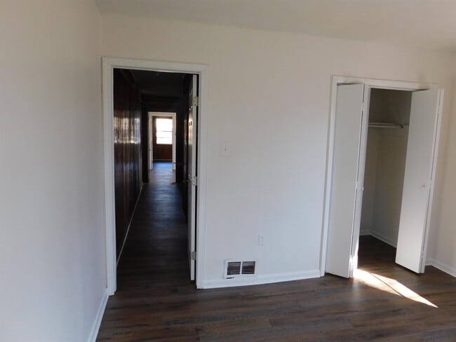 Building Photo - 2367 Hubbard Ave