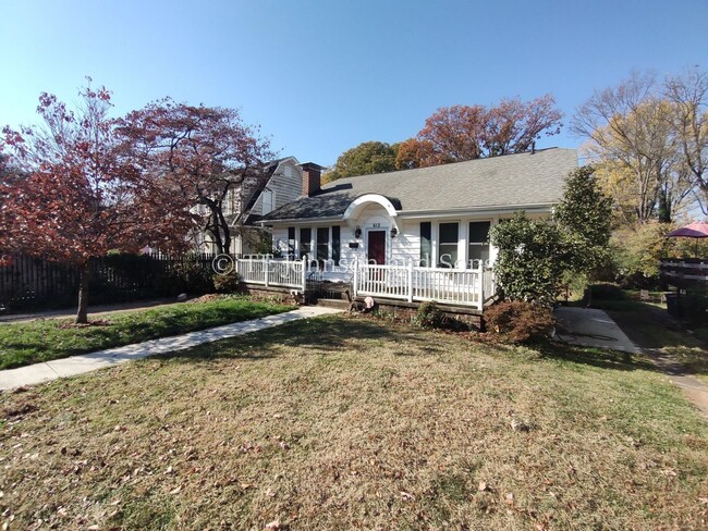 Building Photo - Beautiful Ardmore Cottage