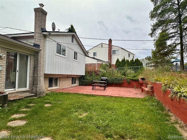 Foto del edificio - 6942 Leslee Crest Dr
