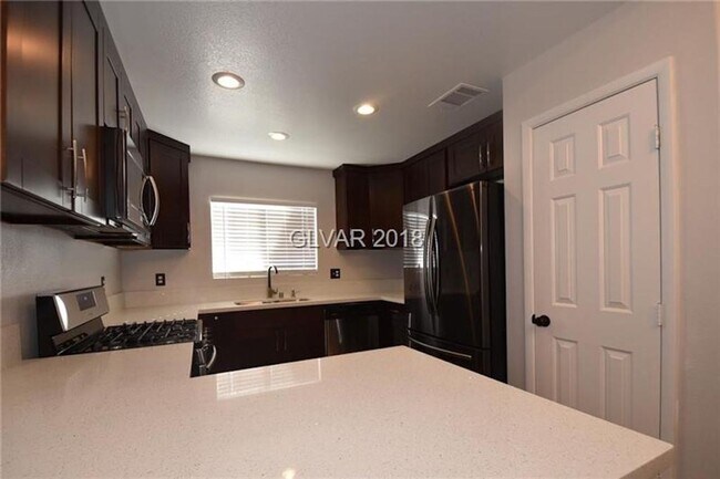 Foto del edificio - Live In The Heart Of Summerlin 2 Bed 2 Bat...