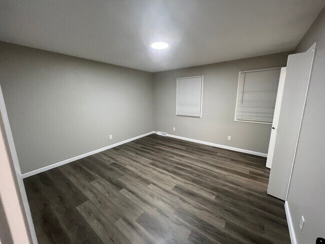 Master Bedroom 1/2 - 2951 Traceway Dr
