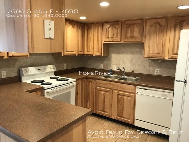 Building Photo - Cute and Cozy Midvale Duplex!!