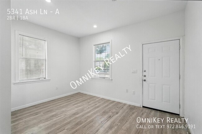 Foto del edificio - 5341 Ash Ln