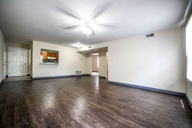 Foto del edificio - 2 bed/ 1 bath LaGrange, KY