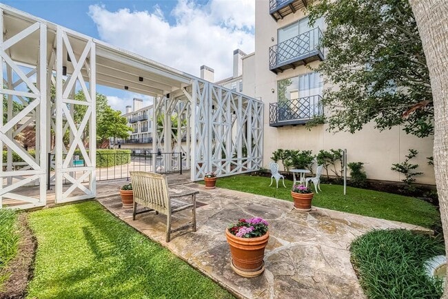 Building Photo - 2333 Bering Dr