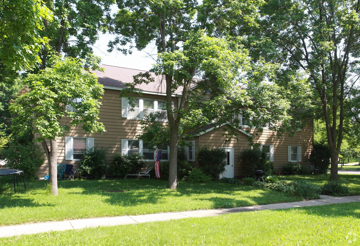 811 Orange St, Hudson, WI 54016 Apartments in Hudson, WI