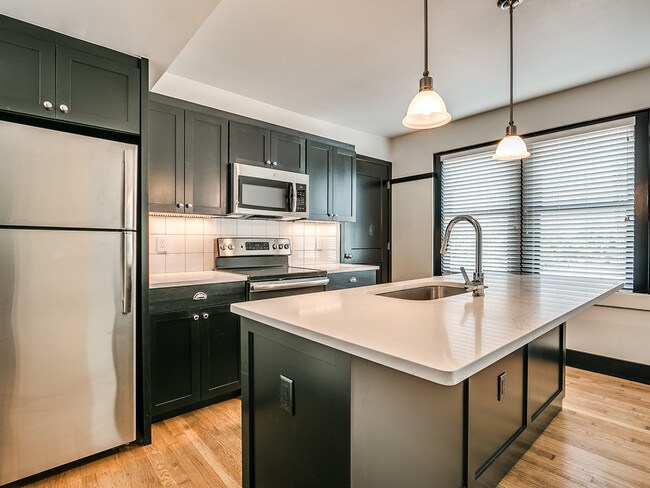 Building Photo - 627 NW 5th St