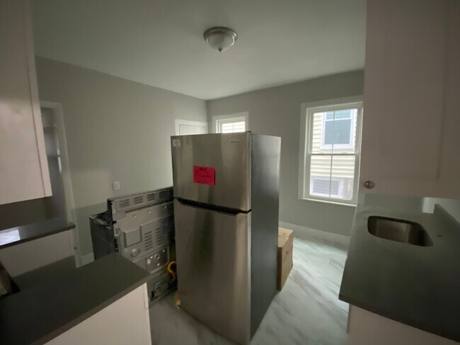 Building Photo - 38 Bellevue St