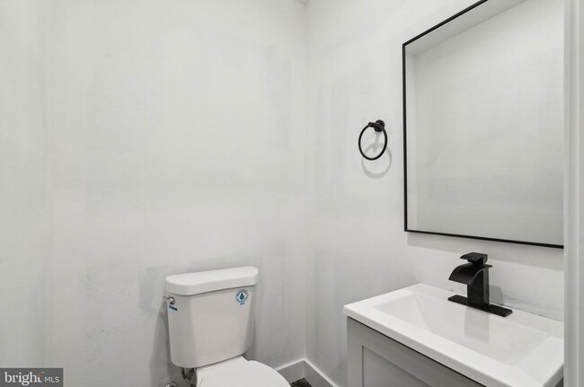 Foto del edificio - 4163 Mantua Ave