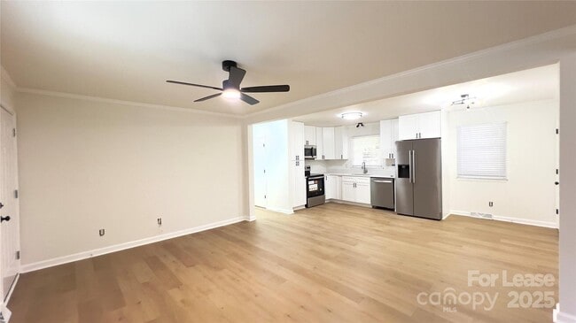 Foto del edificio - 308 Robinson Ave