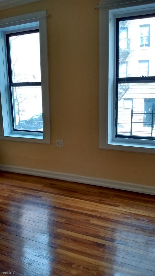 Building Photo - 108 Ellwood St