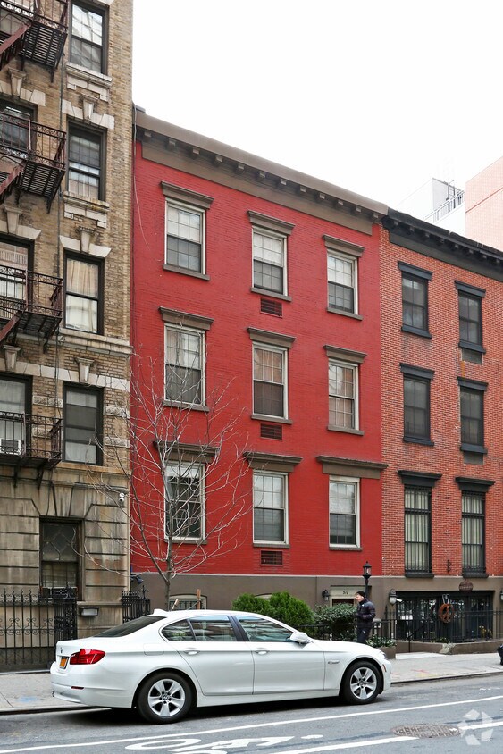 Foto principal - 318 W 15th St