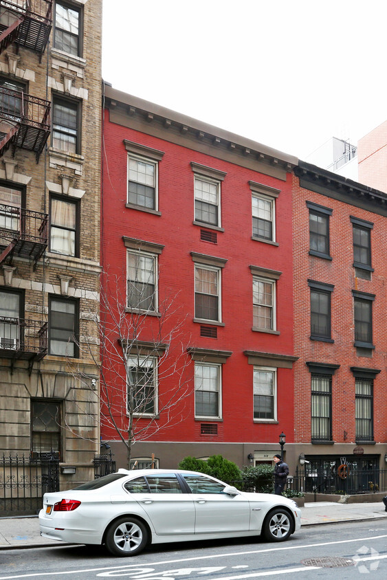Primary Photo - 318 W 15th St