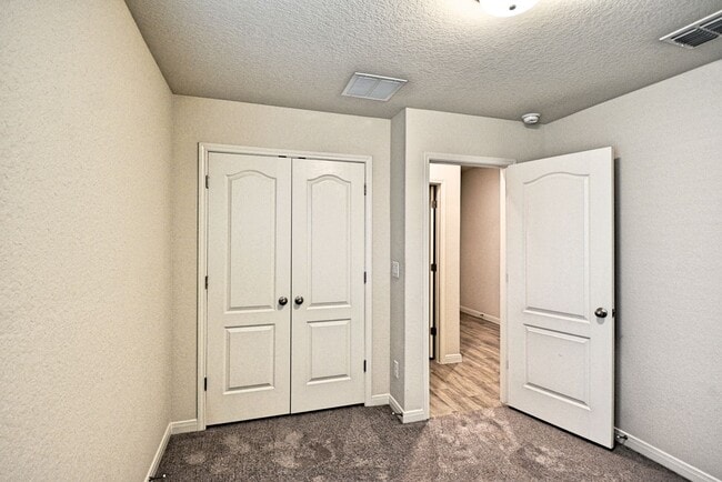 Foto del edificio - 528 Willow Valley St