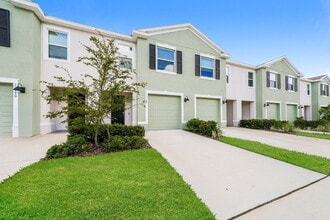 Building Photo - 11166 Crescent Deer Dr
