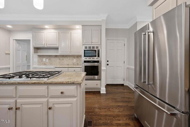 Building Photo - 1202 Summerville Ln