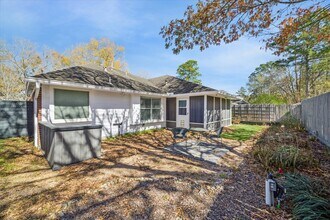 Building Photo - 1722 Red Oak Terrace