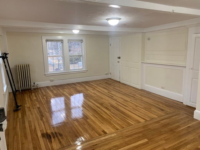 Building Photo - 71 Hale St