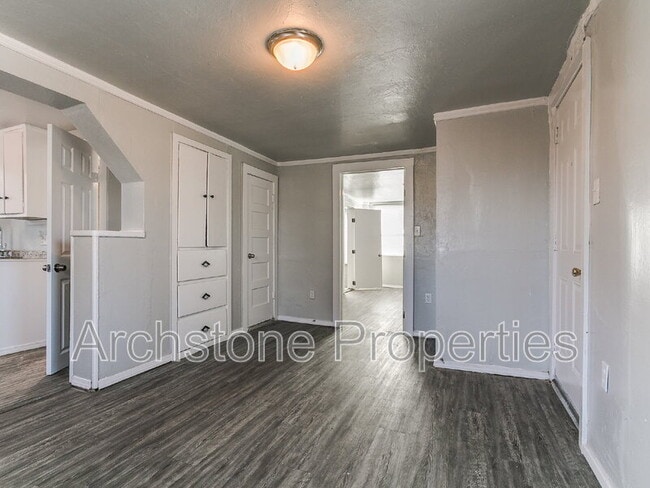 Building Photo - 1233 N Grand Blvd